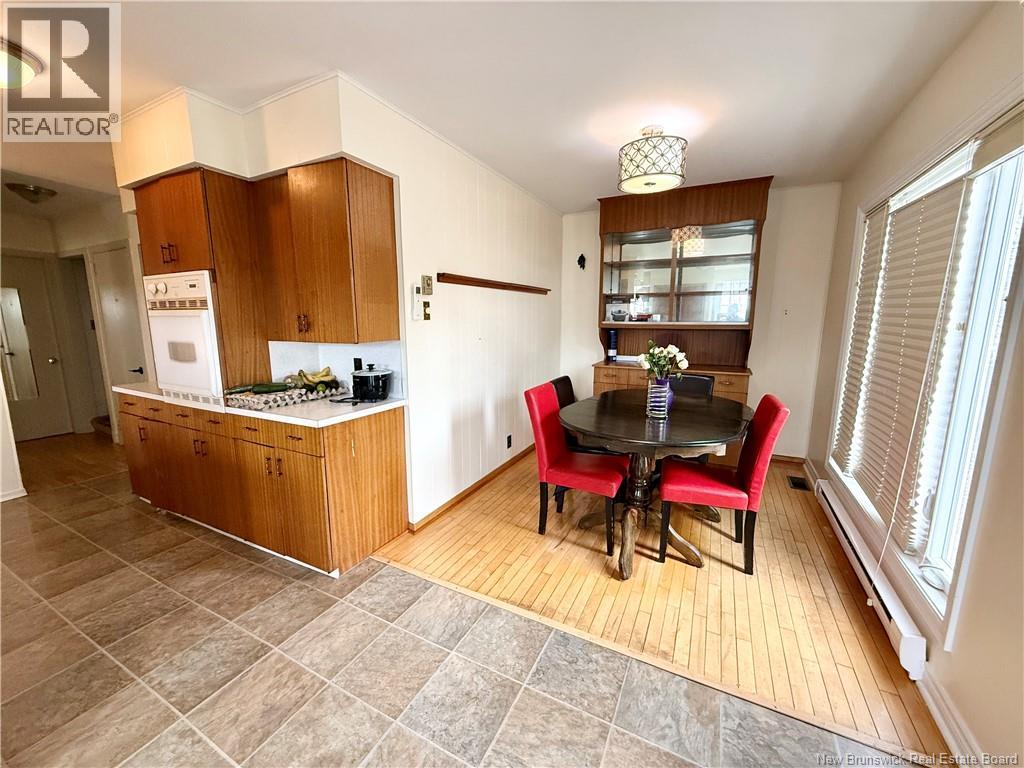 570 Stout, Bathurst, New Brunswick  E2A 2P3 - Photo 3 - NB137567