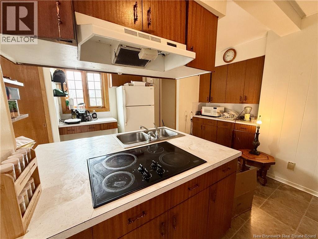 570 Stout, Bathurst, New Brunswick  E2A 2P3 - Photo 6 - NB137567