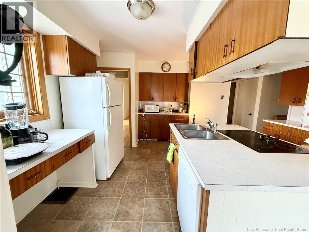 570 Stout, Bathurst, New Brunswick  E2A 2P3 - Photo 7 - NB137567