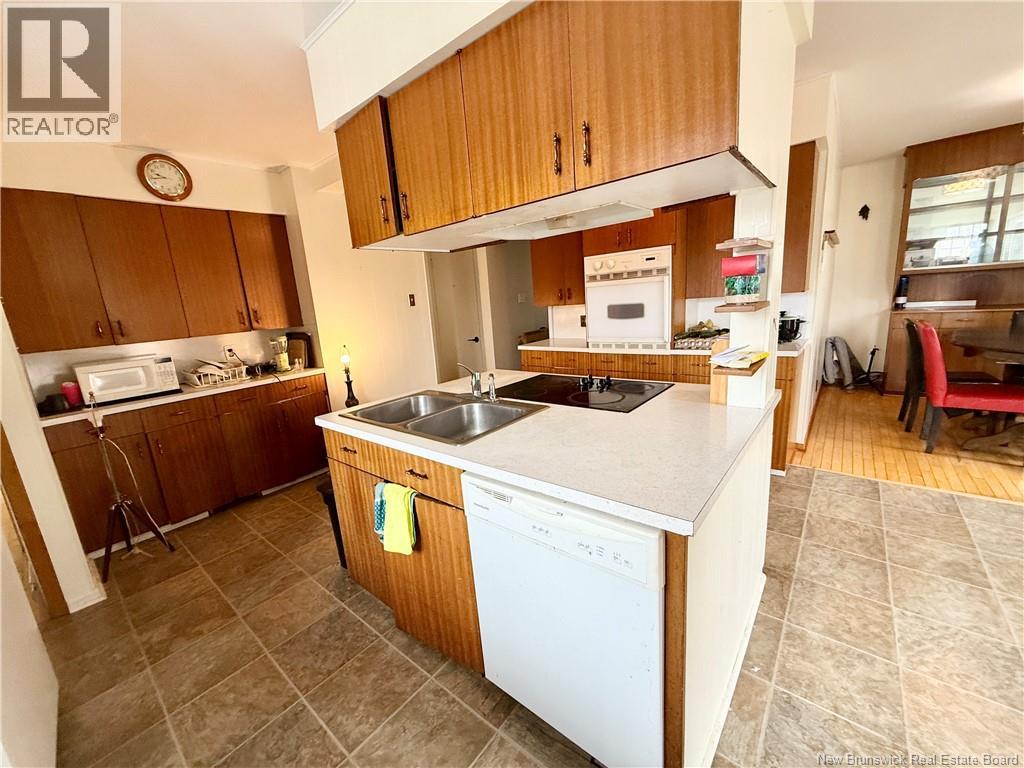 570 Stout, Bathurst, New Brunswick  E2A 2P3 - Photo 8 - NB137567