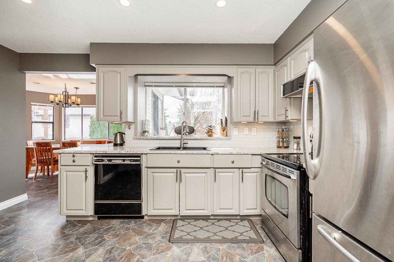 18320 59a Avenue, Surrey, British Columbia  V3S 5Y1 - Photo 11 - R3113132