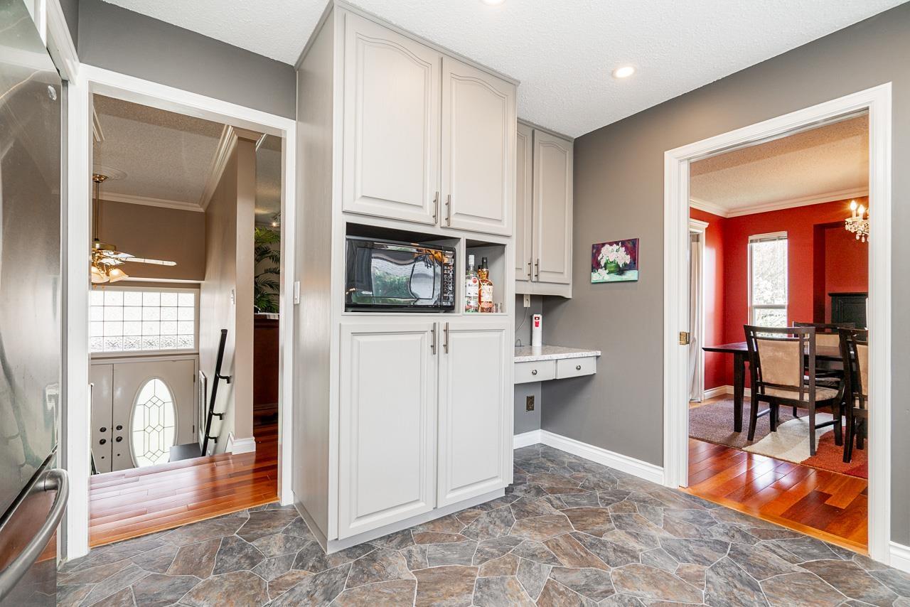 18320 59a Avenue, Surrey, British Columbia  V3S 5Y1 - Photo 12 - R3113132