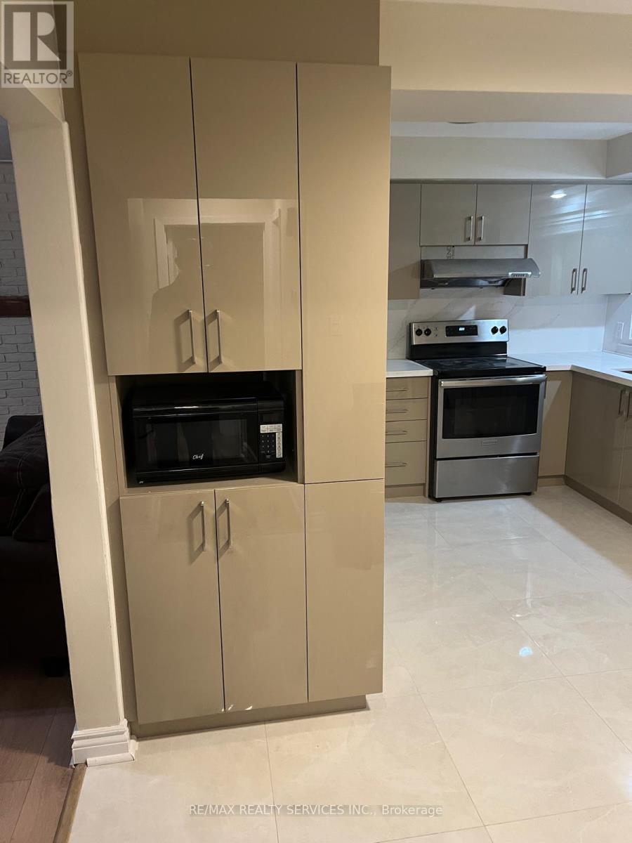 115 Uplands Drive, Kitchener, Ontario  N2M 4X3 - Photo 11 - X13020982