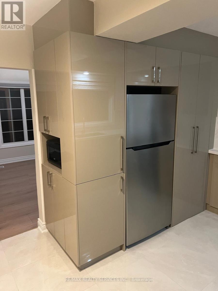 115 Uplands Drive, Kitchener, Ontario  N2M 4X3 - Photo 12 - X13020982