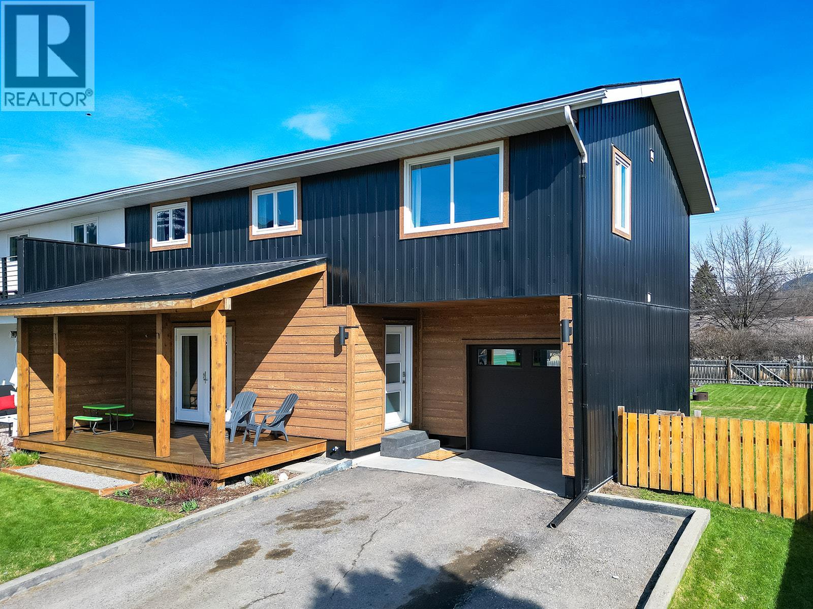 805 13th Street, Golden, British Columbia  V0A 1H0 - Photo 2 - 10384109