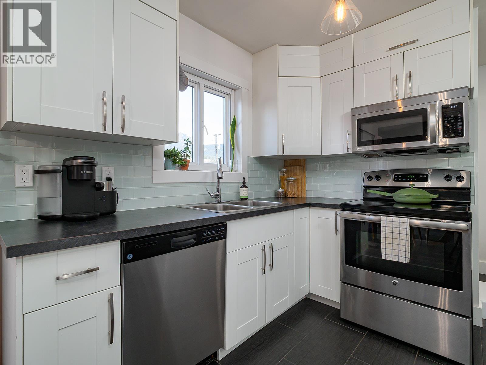 805 13th Street, Golden, British Columbia  V0A 1H0 - Photo 8 - 10384109