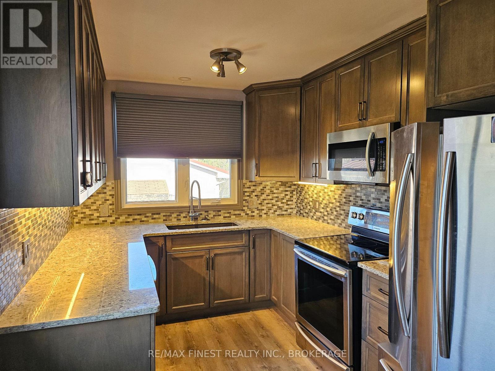 86 Chesterfield Drive, Loyalist, Ontario  K7N 1M2 - Photo 3 - X13021052