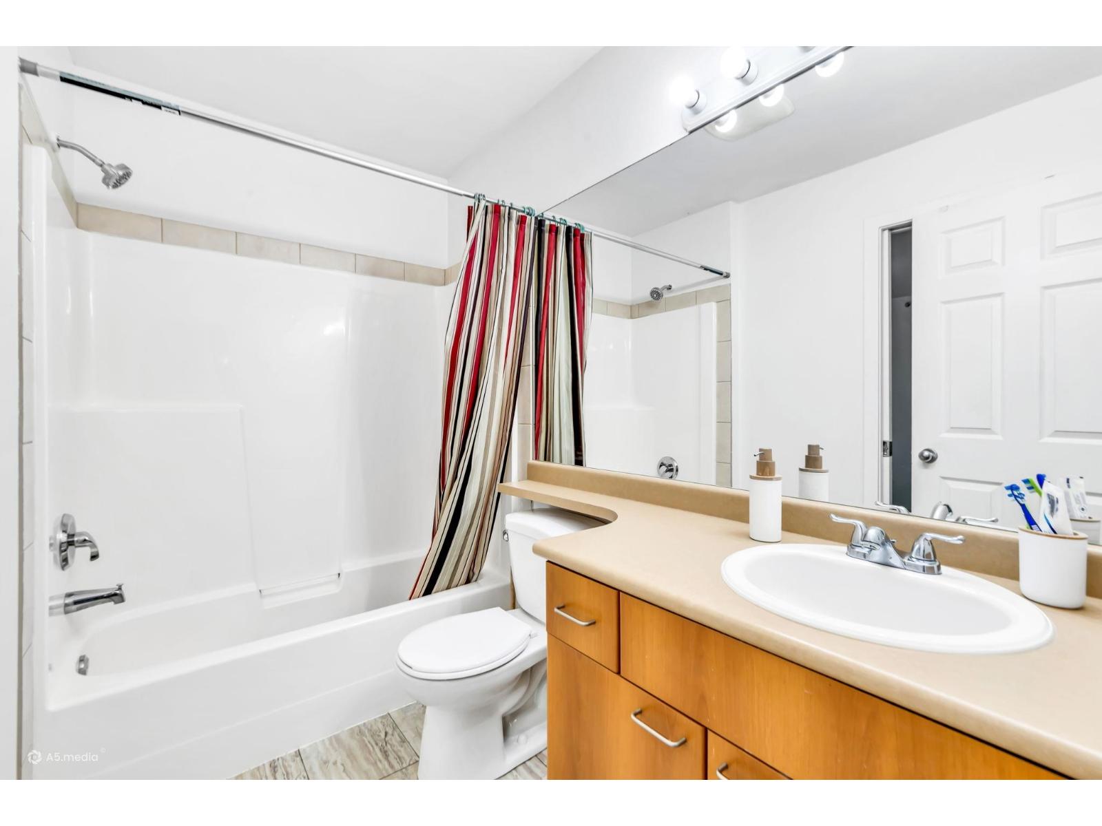 508 12083 92a Avenue, Surrey, British Columbia  V3V 8C8 - Photo 17 - R3112457