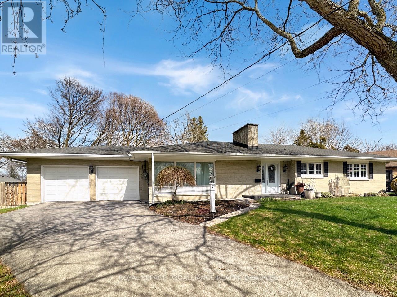 7 Eastwood Park Drive, Belleville, Ontario  K8N 1W3 - Photo 1 - X13021086