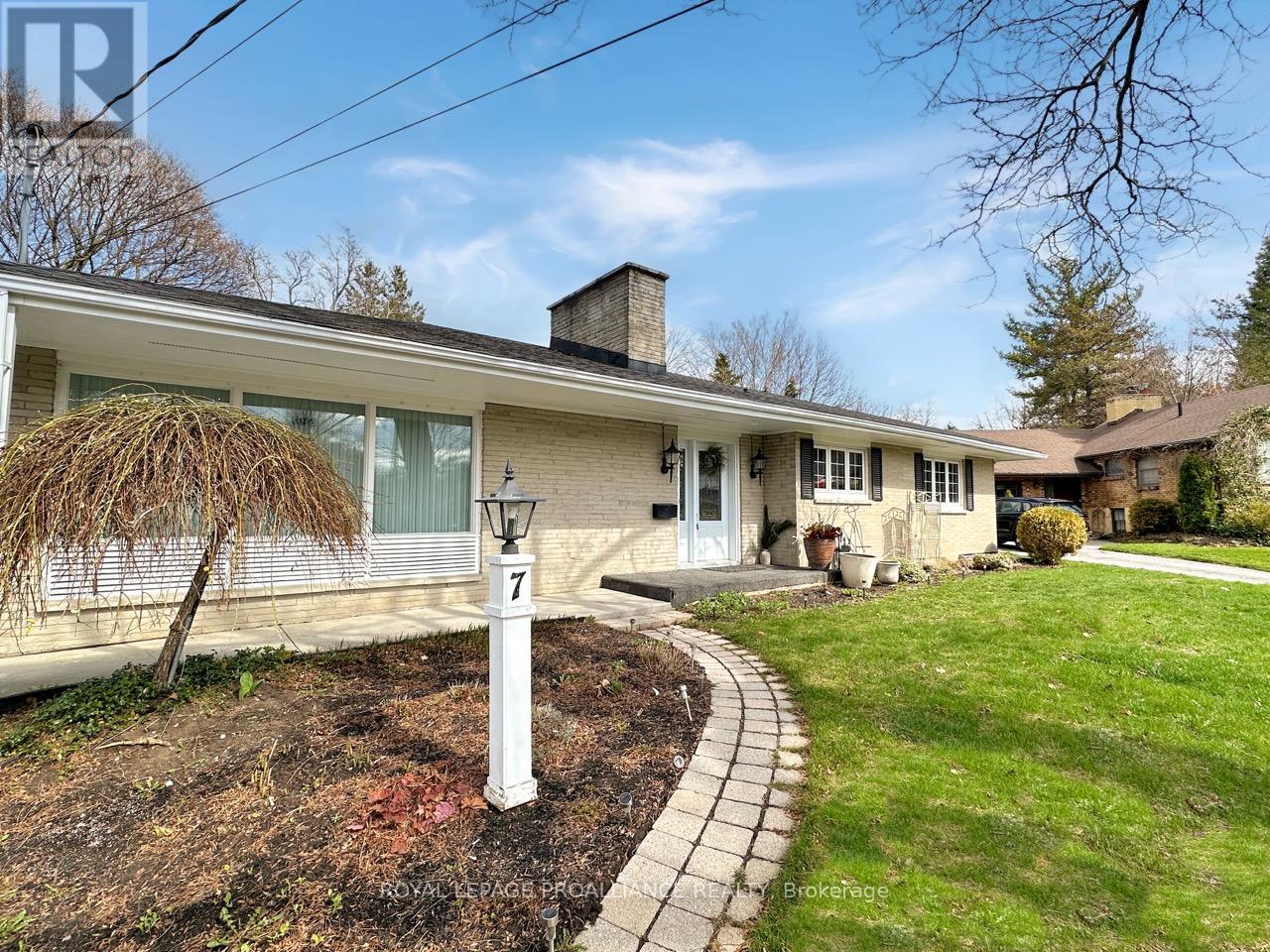 7 Eastwood Park Drive, Belleville, Ontario  K8N 1W3 - Photo 2 - X13021086