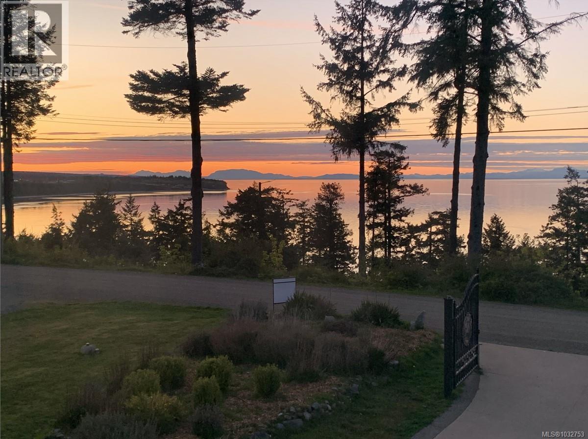 321 Wireless Rd, Comox, British Columbia