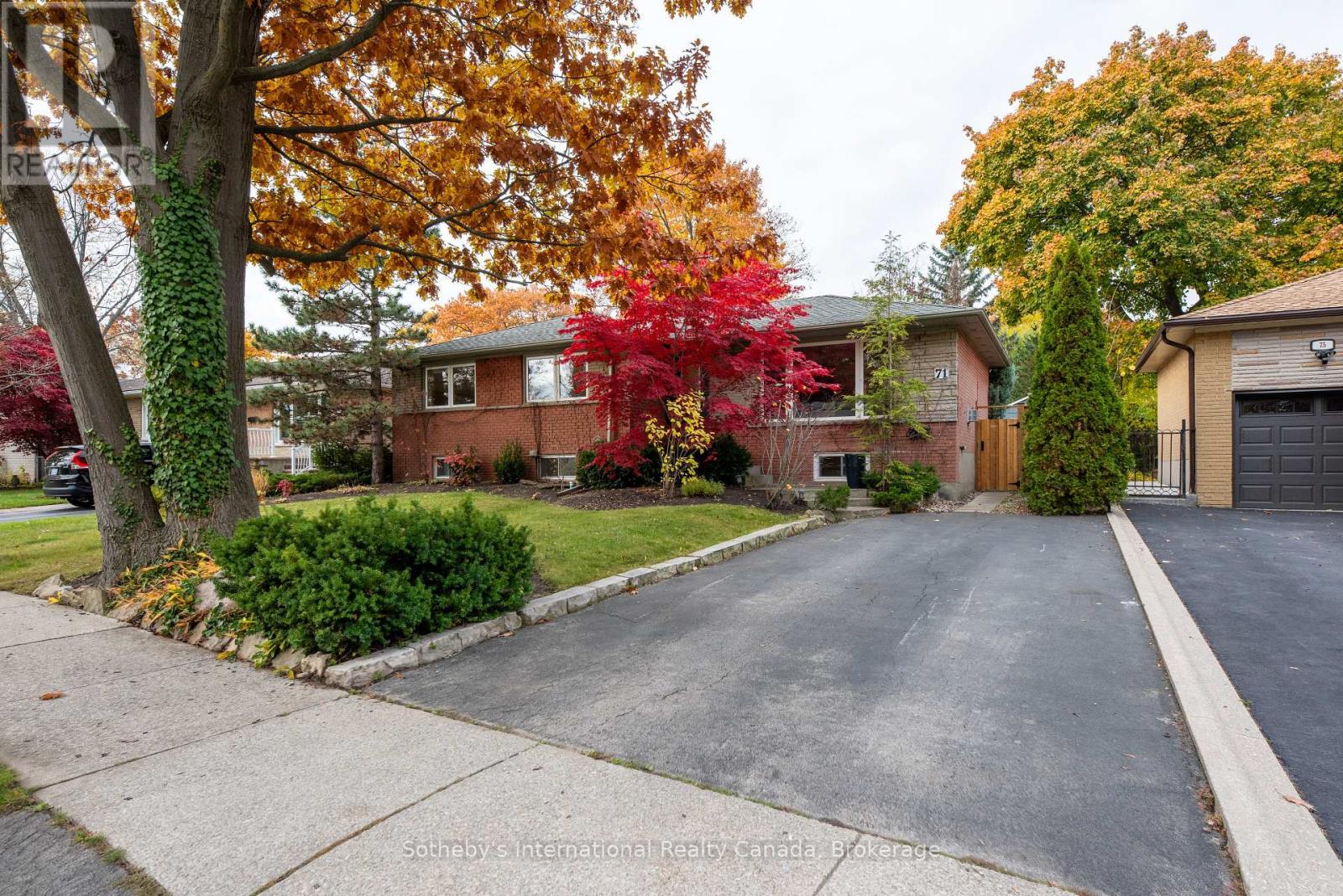 71 North Forster Park Drive, Oakville, Ontario  L6K 1Z4 - Photo 2 - W13021096