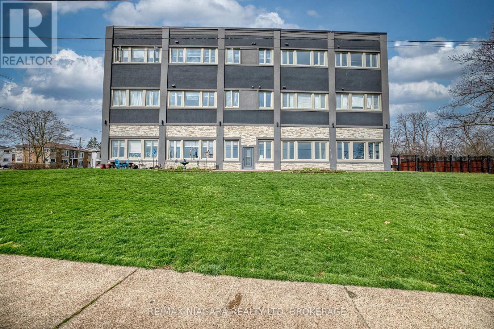 Unit 4 - 2 Lewis Street, Fort Erie, Ontario  L2A 2P7 - Photo 2 - X13021178