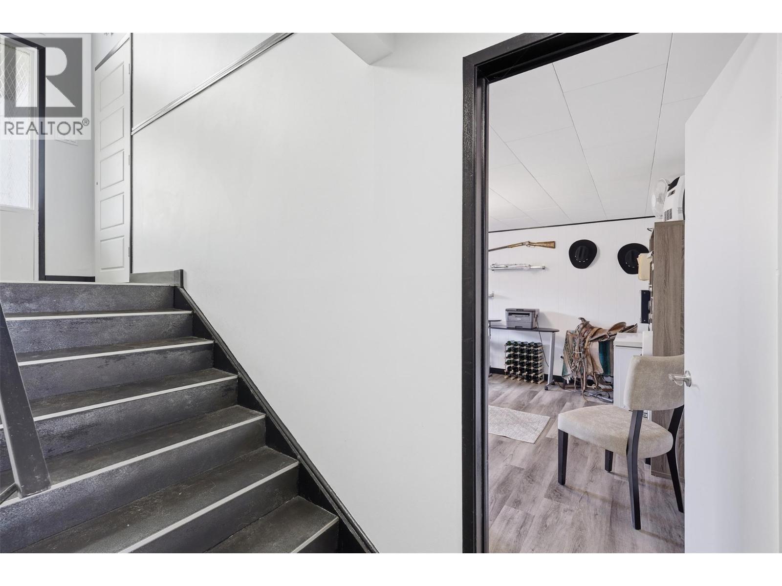 2165 Ponderosa Avenue, Kamloops, British Columbia  V2B 4V8 - Photo 32 - 10383696