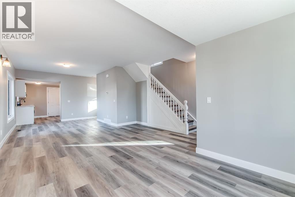 609 Clay Avenue SE, Medicine Hat, Alberta  T1A 3K3 - Photo 2 - A2285799