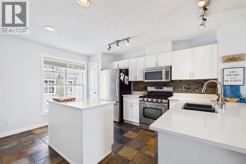 47 Toscana Gardens, Calgary, Alberta  T3L 3C2 - Photo 4 - A2303418