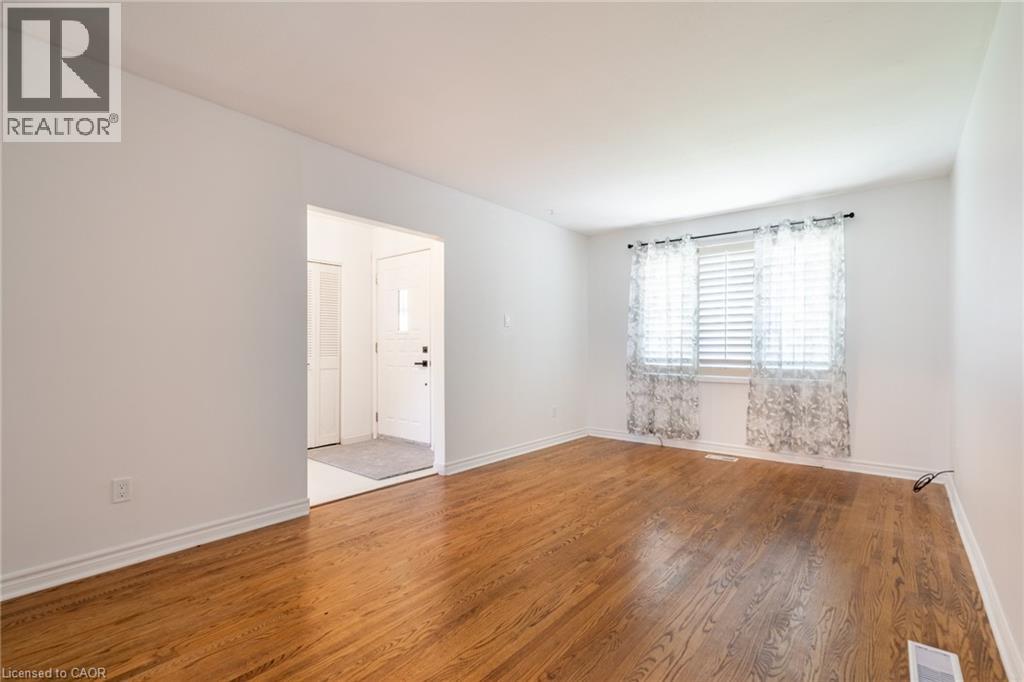 9 Dianne Court, Hamilton, Ontario  L8T 2T6 - Photo 9 - 40822529