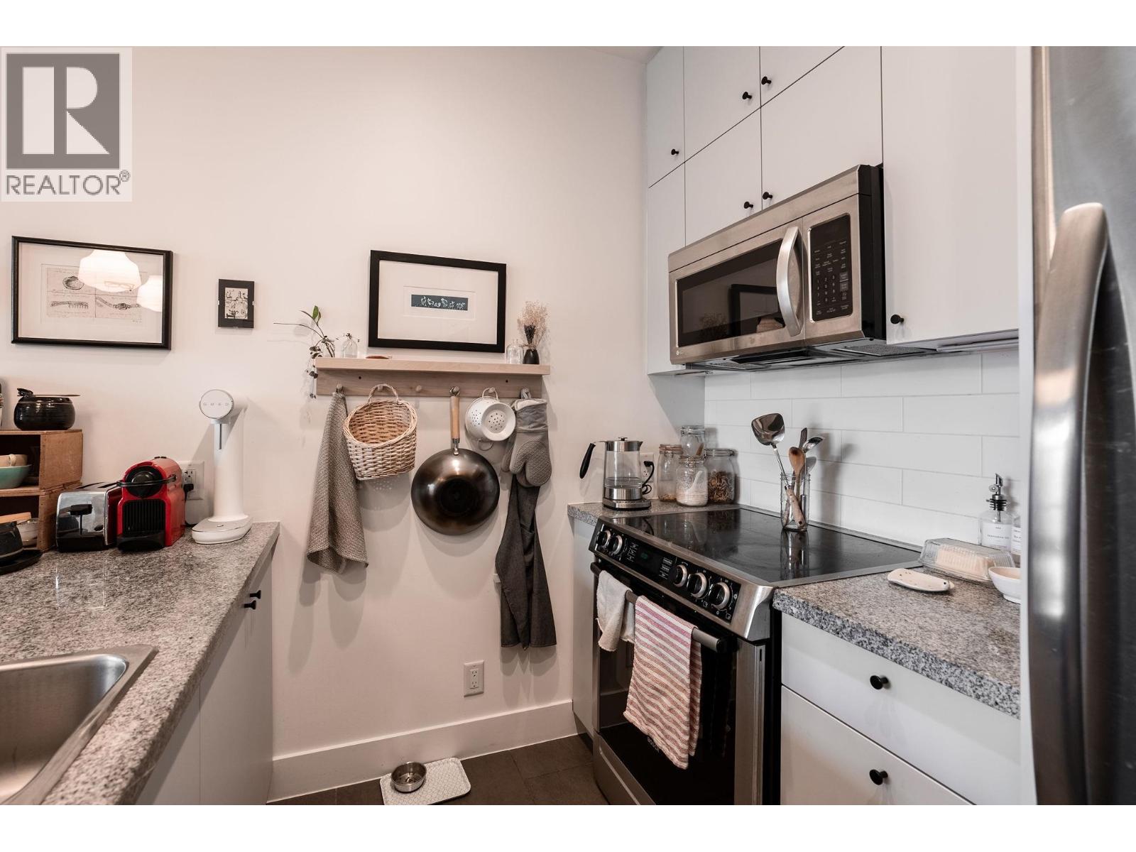 403 2957 Glen Drive, Coquitlam, British Columbia  V3B 0B5 - Photo 9 - R3113364