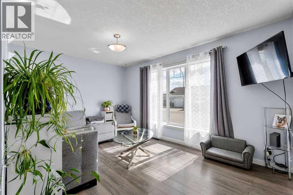 1552 Mcalpine Street, Carstairs, Alberta  T0M 0N0 - Photo 3 - A2286377