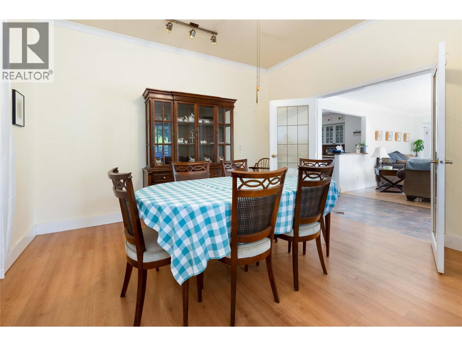 4350 50 Street NE, Salmon Arm, British Columbia  V1E 1Y5 - Photo 6 - 10383233