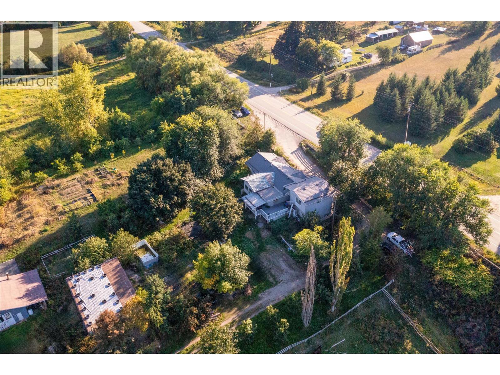 4350 50 Street NE, Salmon Arm, British Columbia  V1E 1Y5 - Photo 29 - 10383233