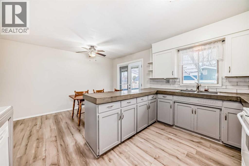 5416 55 Street, Ponoka, Alberta  T4J 1L8 - Photo 5 - A2301398