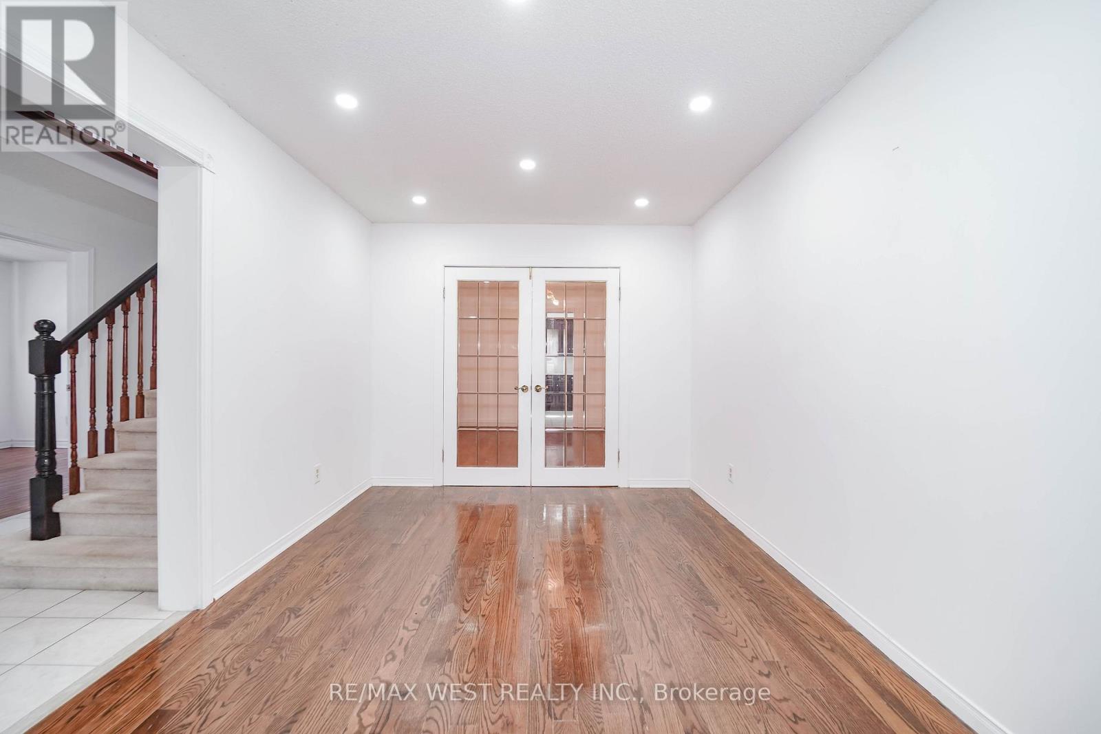 120 Littles Road, Toronto, Ontario  M1B 5G7 - Photo 3 - E13021106