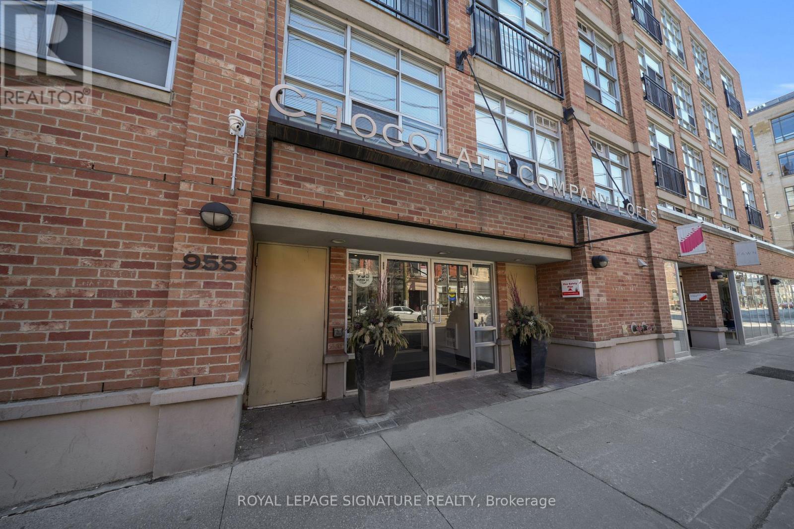 407 - 955 Queen Street W, Toronto, Ontario  M6J 3X5 - Photo 1 - C13018464