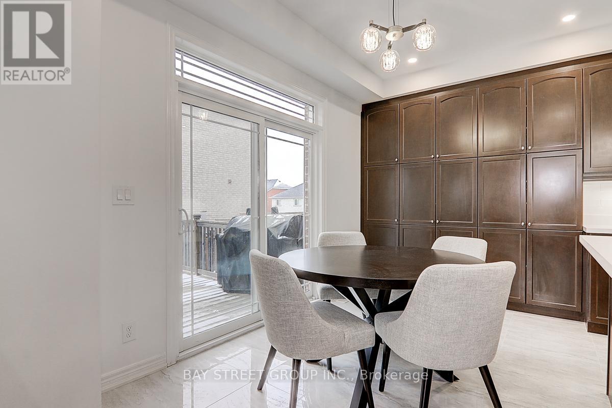 201 Bilbrough Street, Aurora, Ontario  L4G 7X1 - Photo 11 - N13021148