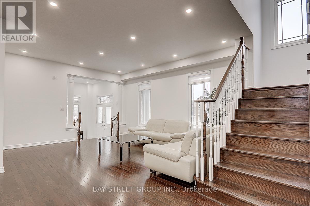 201 Bilbrough Street, Aurora, Ontario  L4G 7X1 - Photo 12 - N13021148