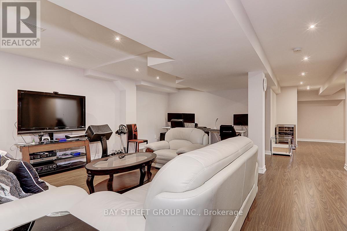 201 Bilbrough Street, Aurora, Ontario  L4G 7X1 - Photo 25 - N13021148