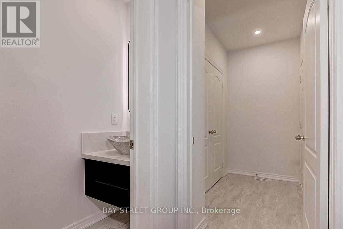 201 Bilbrough Street, Aurora, Ontario  L4G 7X1 - Photo 6 - N13021148