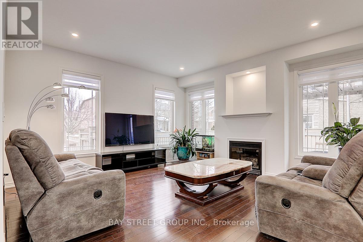 201 Bilbrough Street, Aurora, Ontario  L4G 7X1 - Photo 7 - N13021148