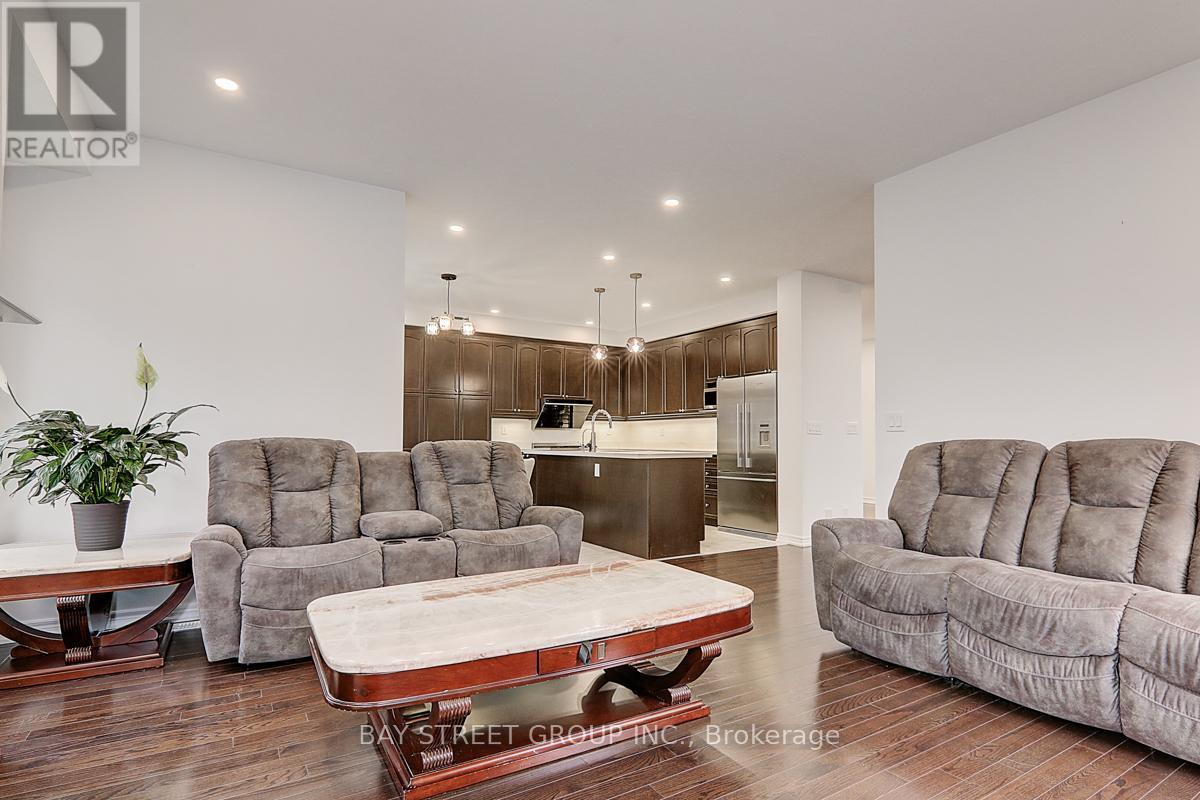 201 Bilbrough Street, Aurora, Ontario  L4G 7X1 - Photo 8 - N13021148