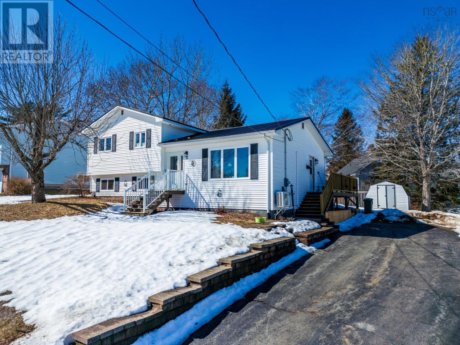 2 Pinecrest Boulevard, Bridgewater, Nova Scotia  B4V 3R4 - Photo 1 - 202604424