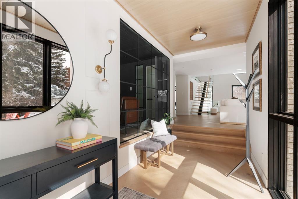 112 Pump Hill Green Sw, Calgary, Alberta  T2V 4L4 - Photo 5 - A2281769