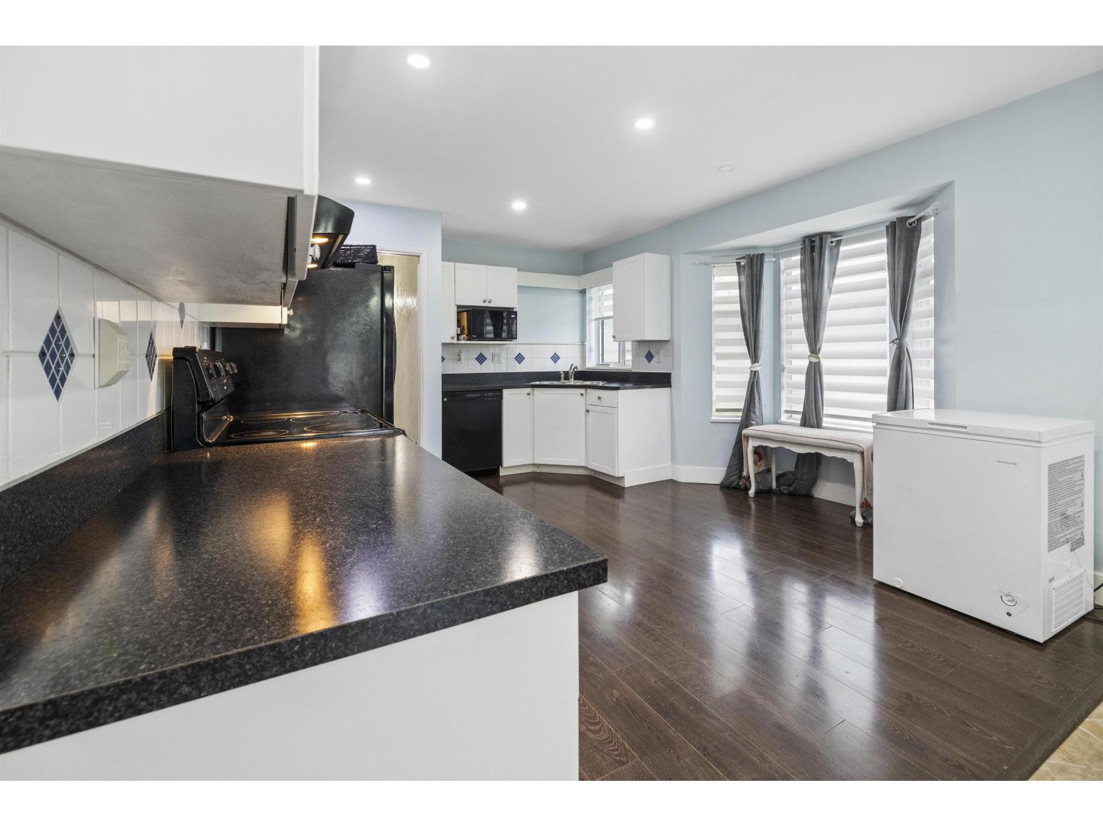 213 7156 121 Street, Surrey, British Columbia  V3W 0J6 - Photo 7 - R3113164