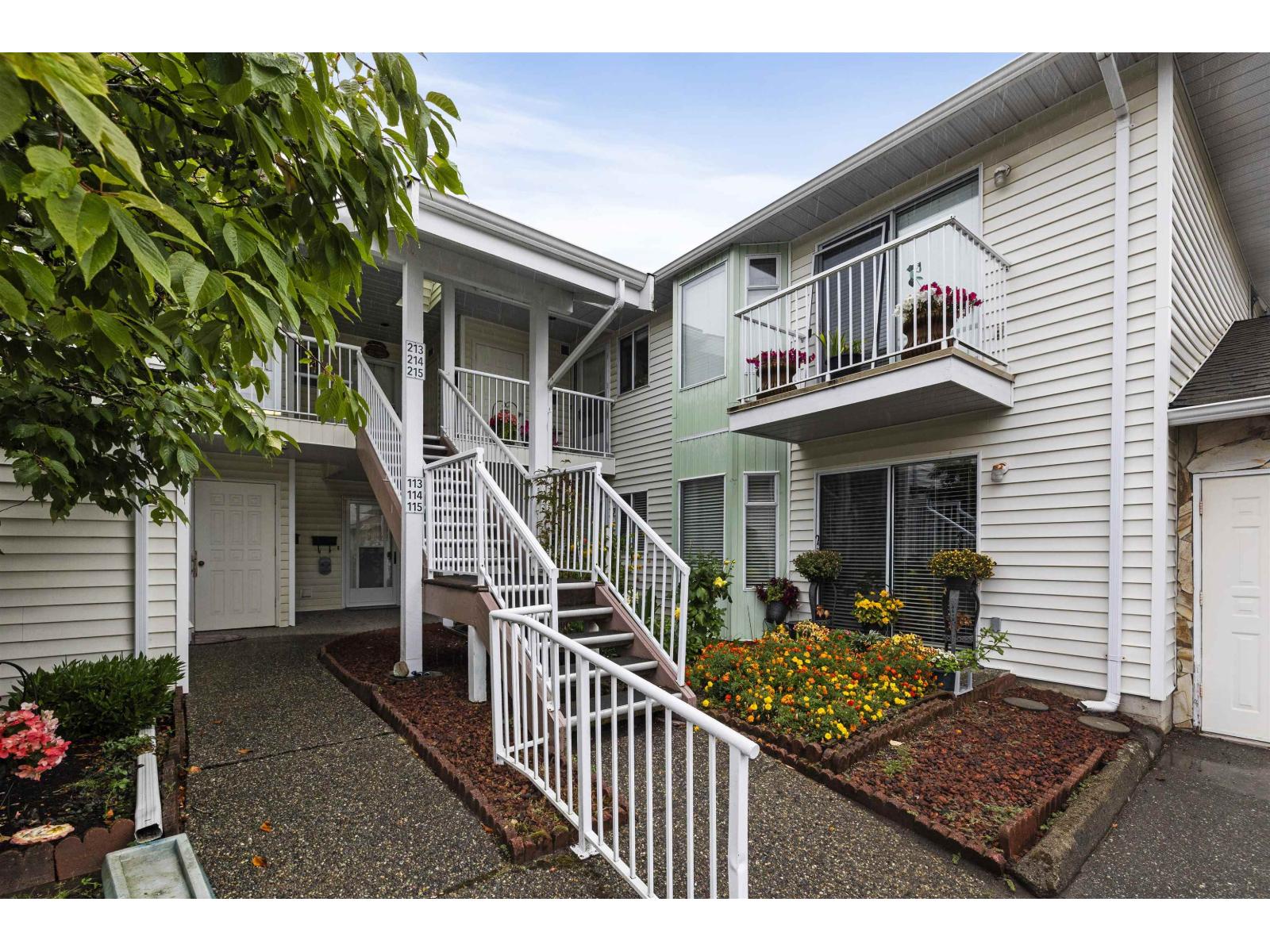 213 7156 121 Street, Surrey, British Columbia  V3W 0J6 - Photo 2 - R3113164