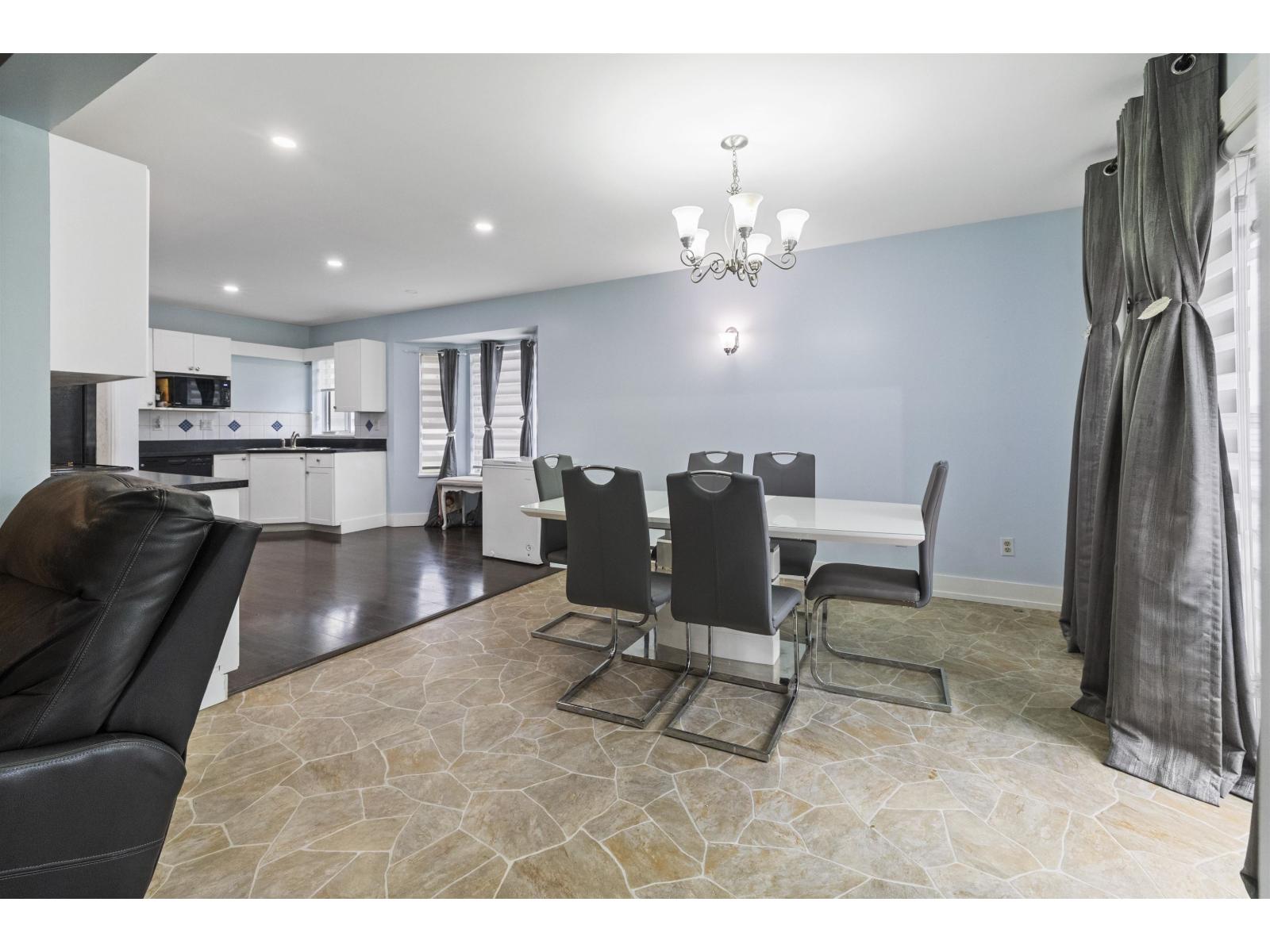 213 7156 121 Street, Surrey, British Columbia  V3W 0J6 - Photo 10 - R3113164