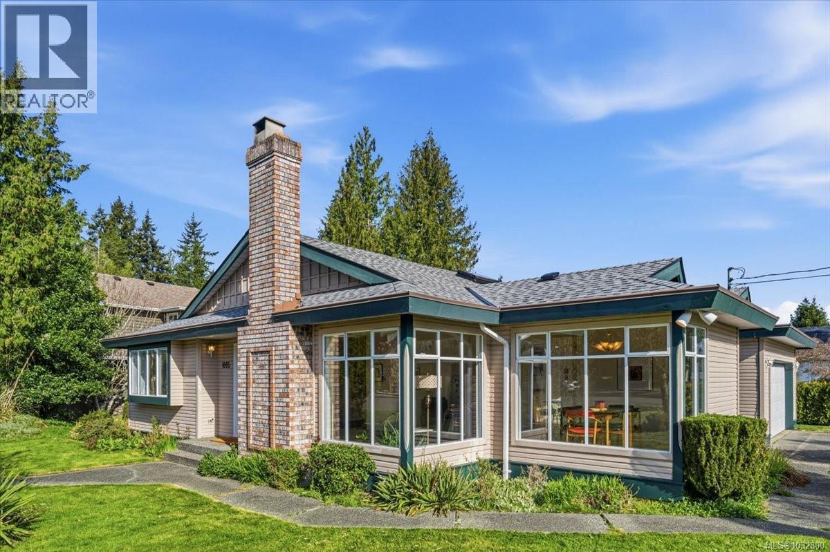 1095 Pepper Pl, French Creek, British Columbia