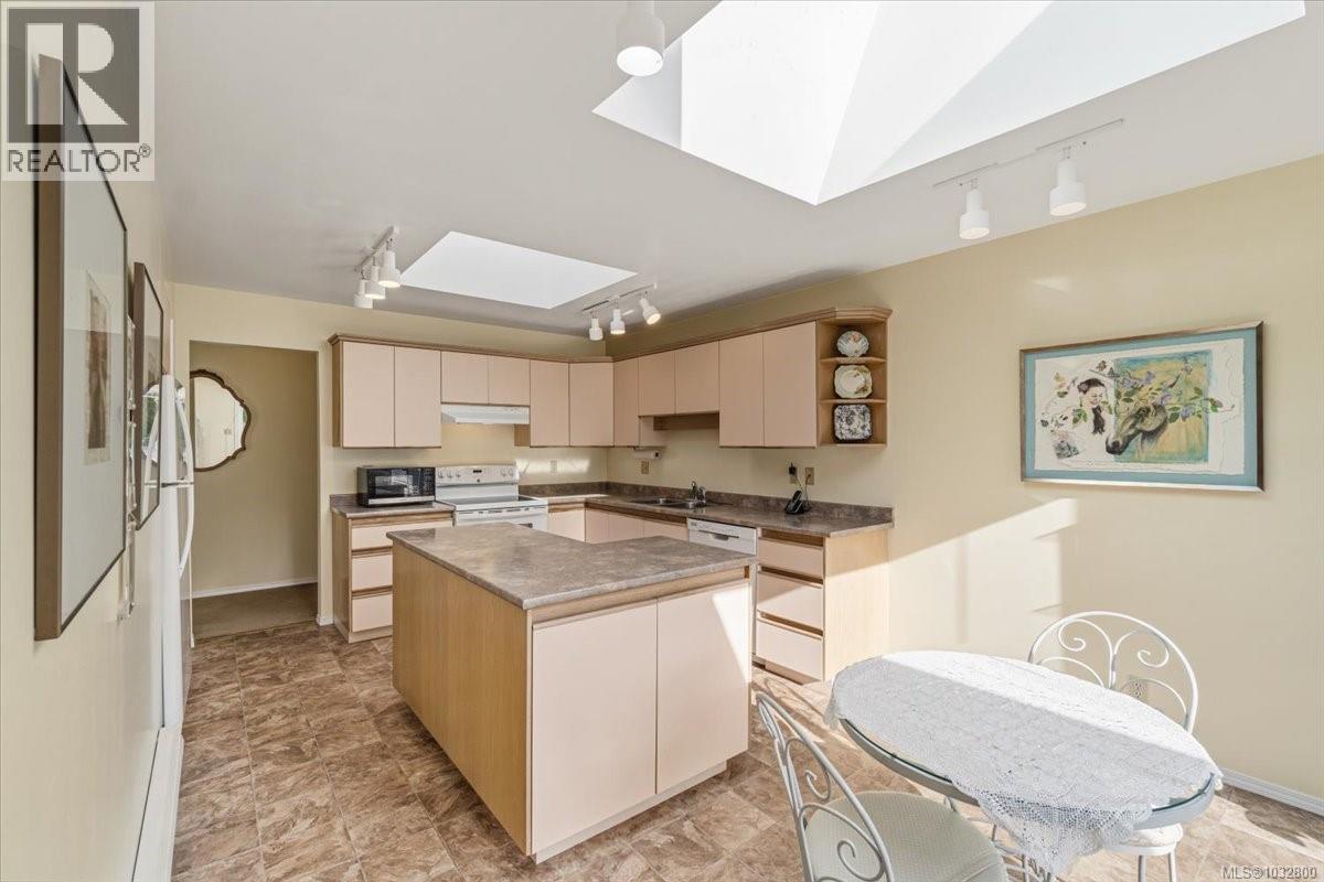 1095 Pepper Pl, French Creek, British Columbia  V9P 1Z5 - Photo 2 - 1032800