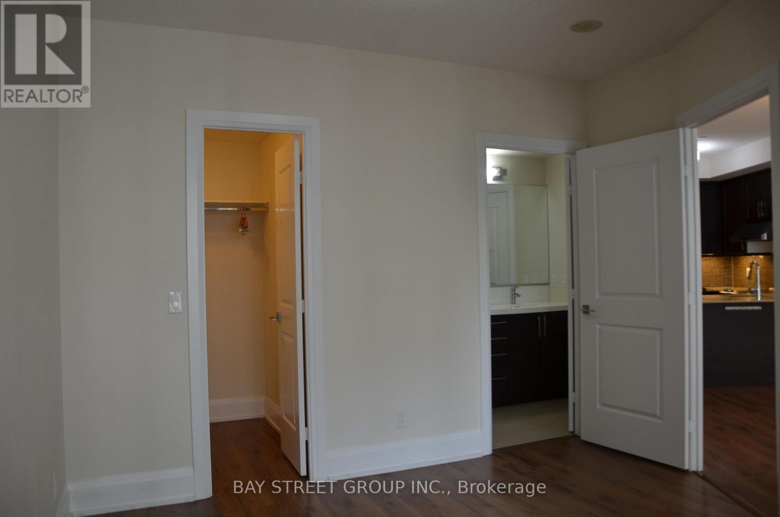 802 - 1 Old Mill Drive, Toronto, Ontario  M6S 0A1 - Photo 10 - W13021030