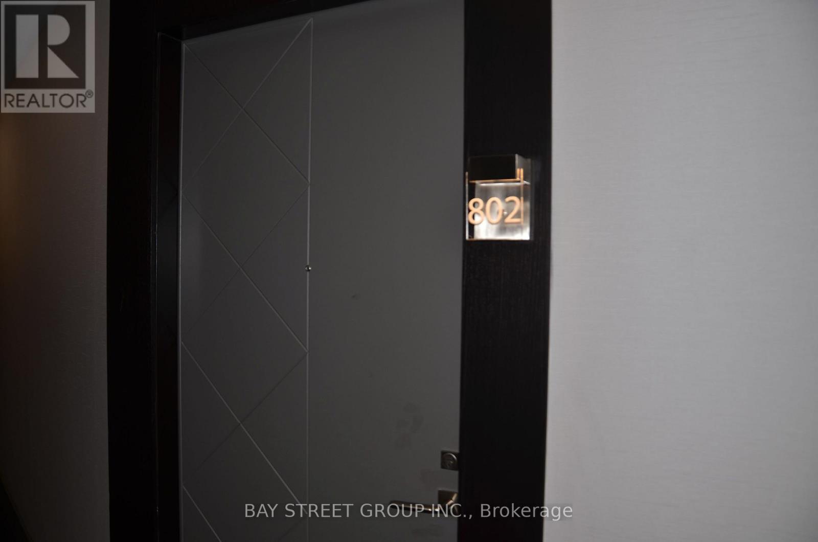 802 - 1 Old Mill Drive, Toronto, Ontario  M6S 0A1 - Photo 3 - W13021030