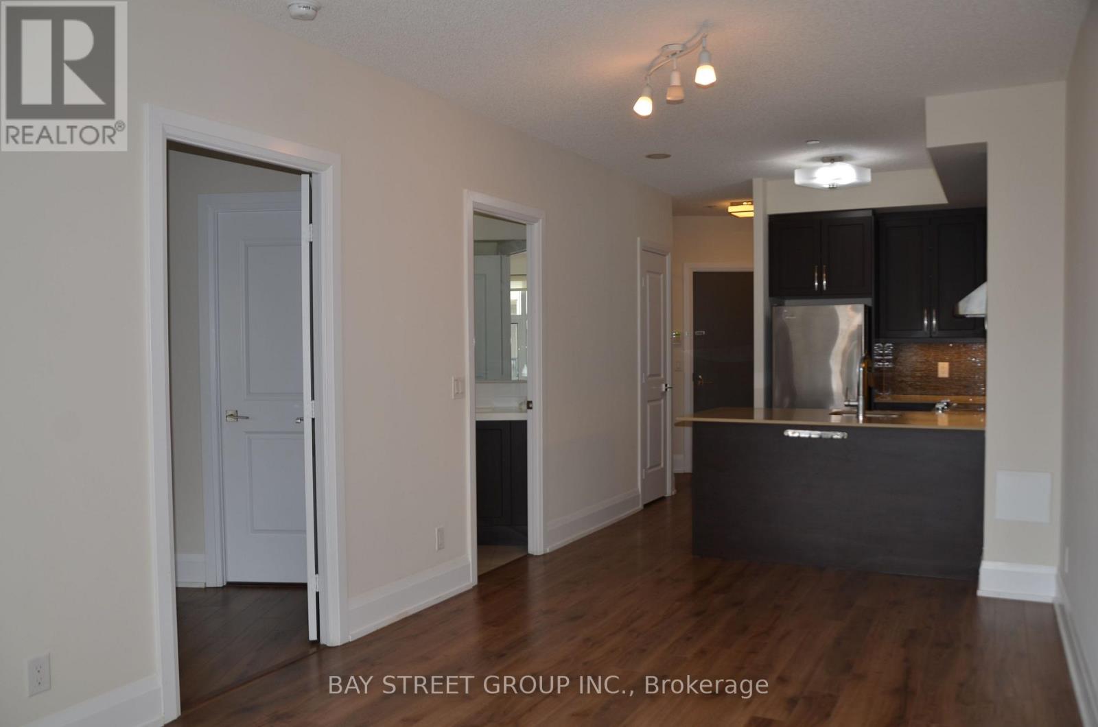 802 - 1 Old Mill Drive, Toronto, Ontario  M6S 0A1 - Photo 5 - W13021030