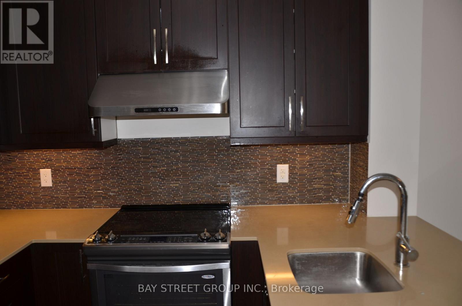 802 - 1 Old Mill Drive, Toronto, Ontario  M6S 0A1 - Photo 8 - W13021030