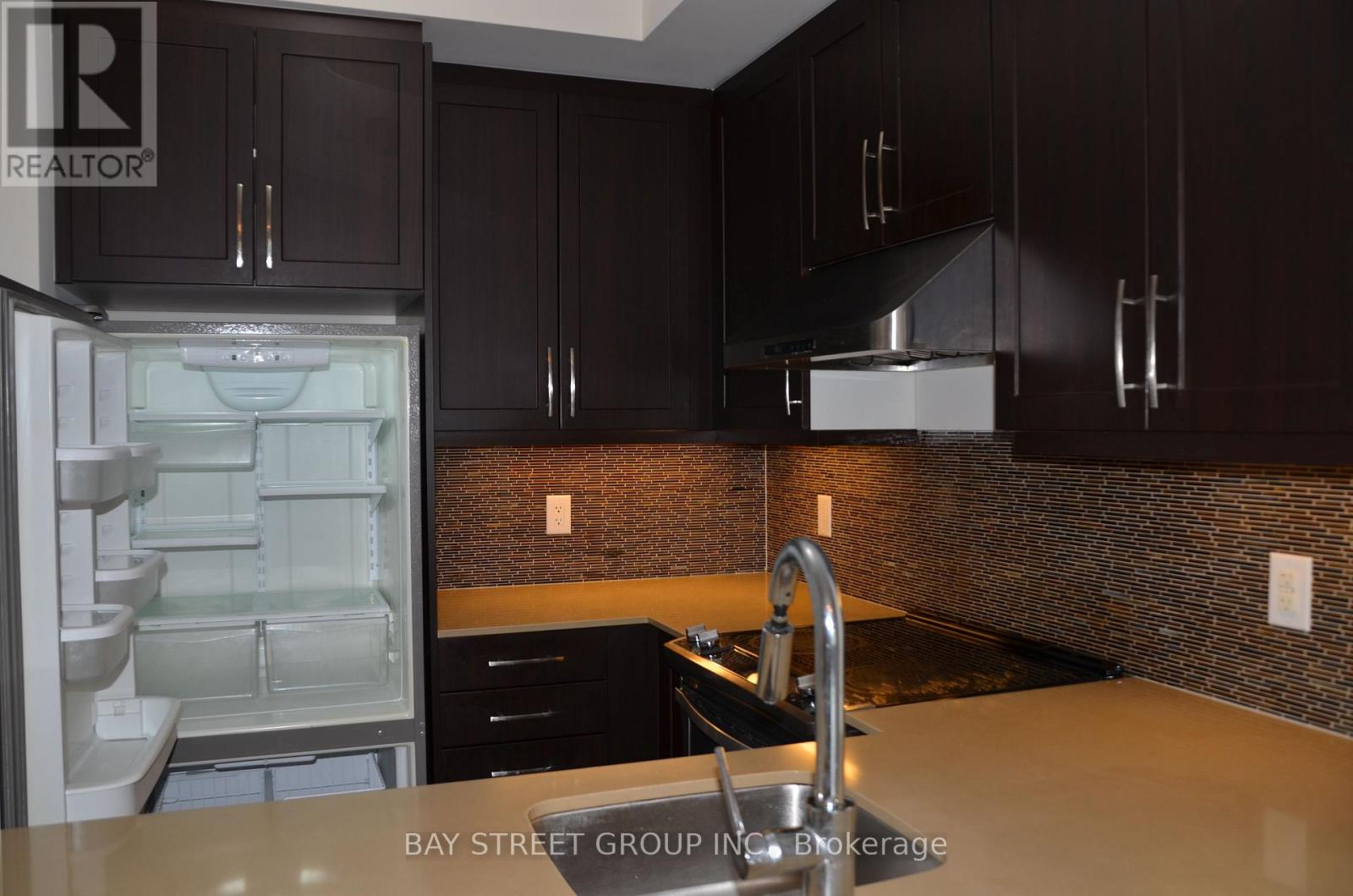 802 - 1 Old Mill Drive, Toronto, Ontario  M6S 0A1 - Photo 9 - W13021030