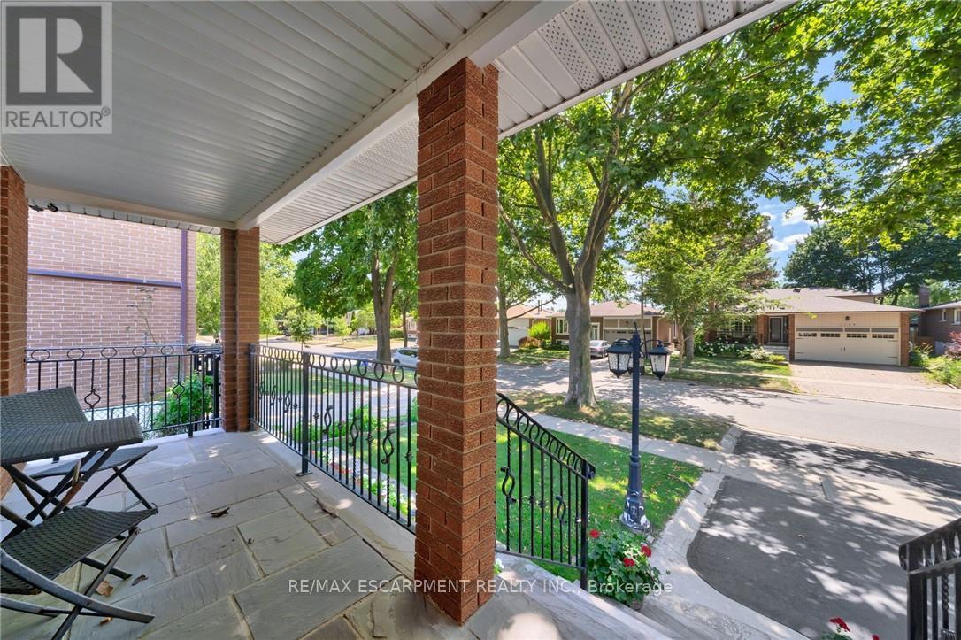 1149 Dowland Crescent, Burlington, Ontario  L7T 4C7 - Photo 5 - W13021064