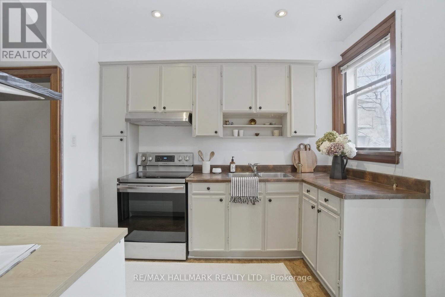 263 Humbercrest Boulevard, Toronto, Ontario  M6S 4L5 - Photo 5 - W13021110