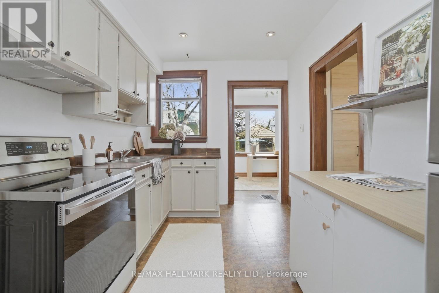 263 Humbercrest Boulevard, Toronto, Ontario  M6S 4L5 - Photo 6 - W13021110