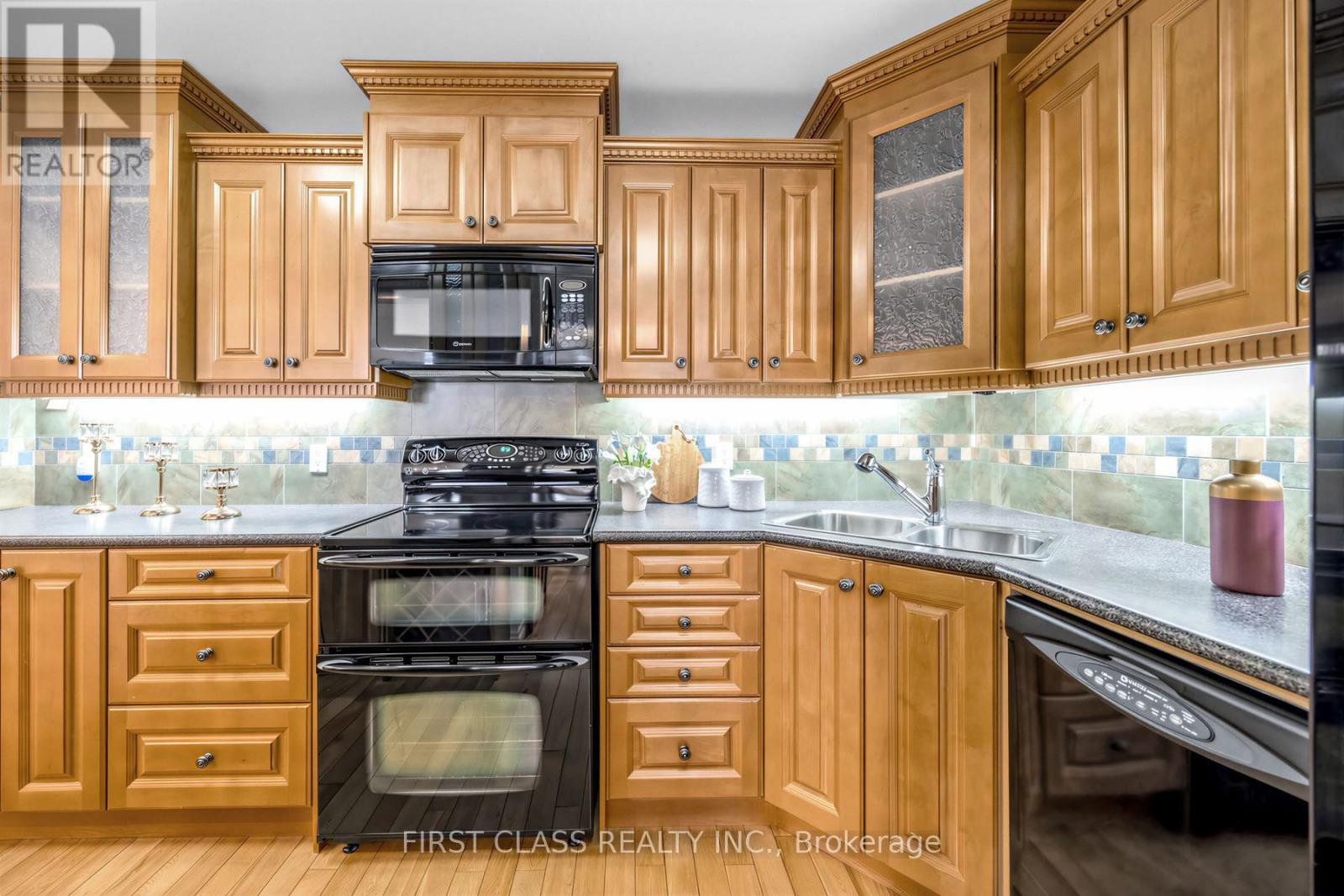 1007 - 362 The East Mall Road, Toronto, Ontario  M9B 6C4 - Photo 6 - W13021114